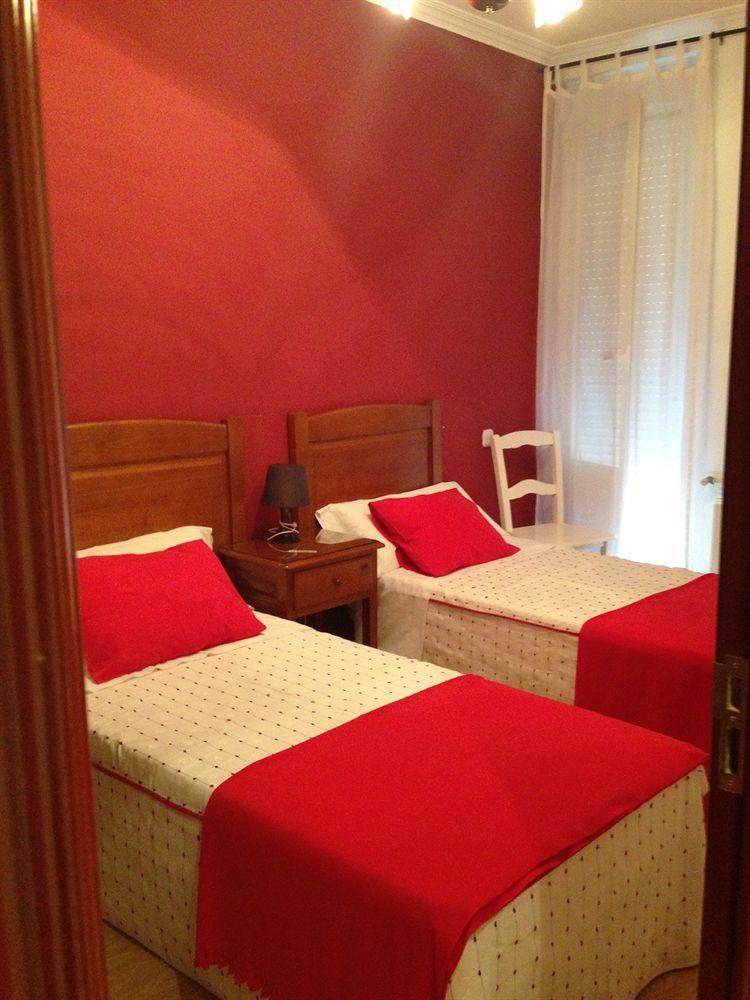 Hostal La Estrella Madrid Exterior photo