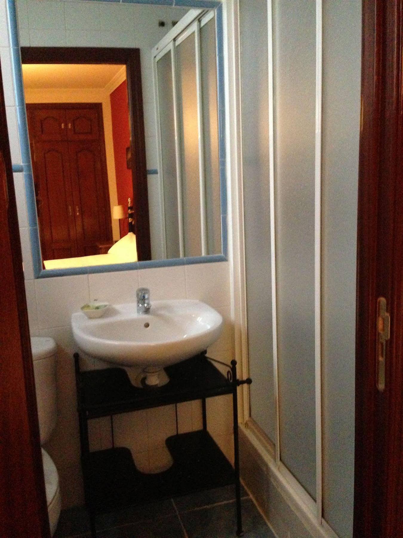 Hostal La Estrella Madrid Exterior photo