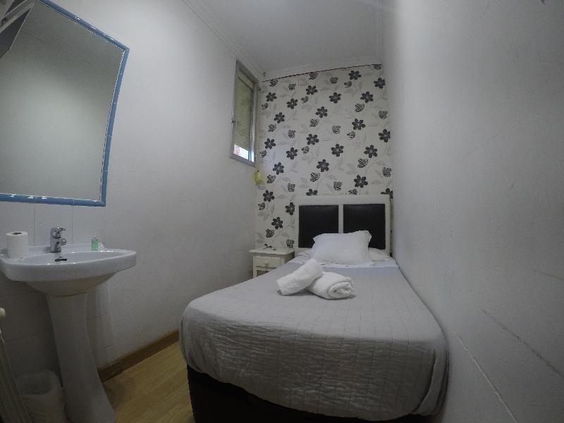 Hostal La Estrella Madrid Exterior photo